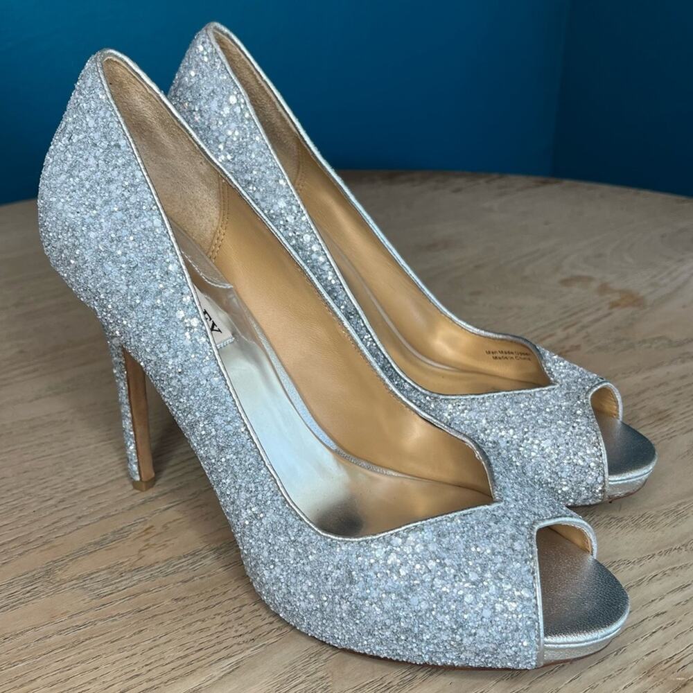 Badgley Mischka Silver Glitter Peep-Toe Heels